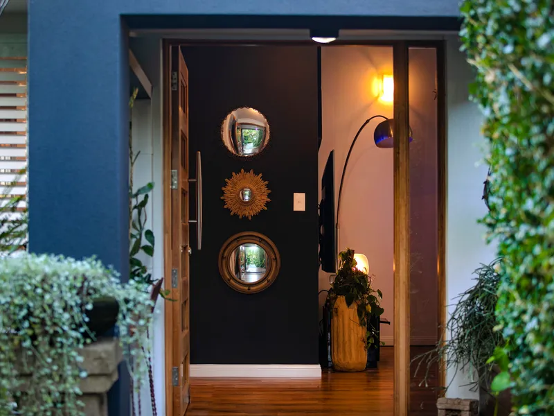 Eclectic Retreat just Meters from the Broadwater (Dual Living)