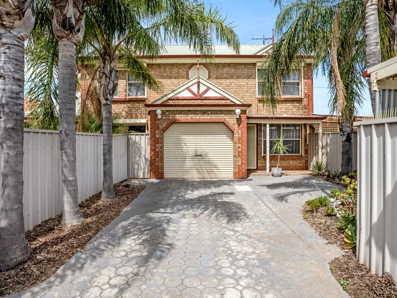 Modern 3 Bedroom Freestanding Townhouse