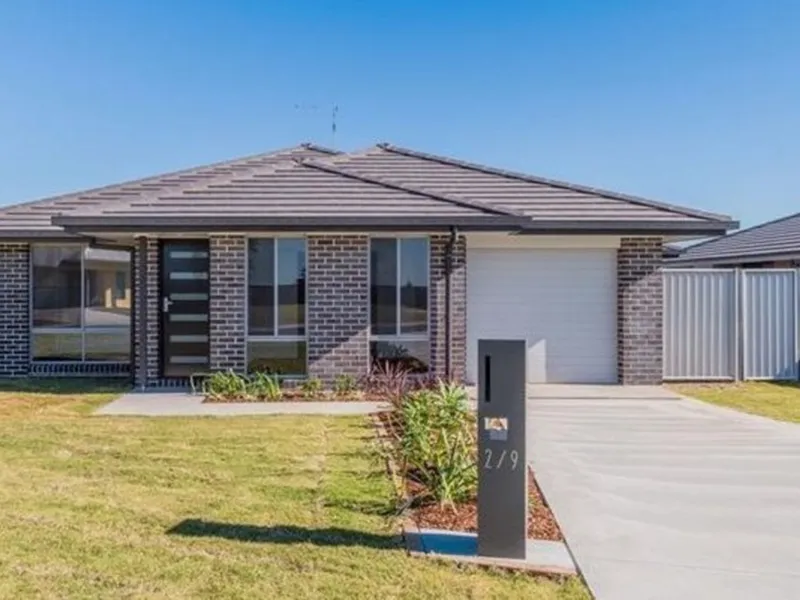 MODERN JUNCTION HILL HOME IN QUITE LOCATION