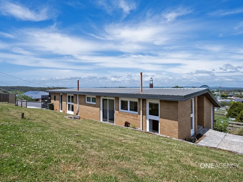 Enter the market with an exceptional view in a great location!