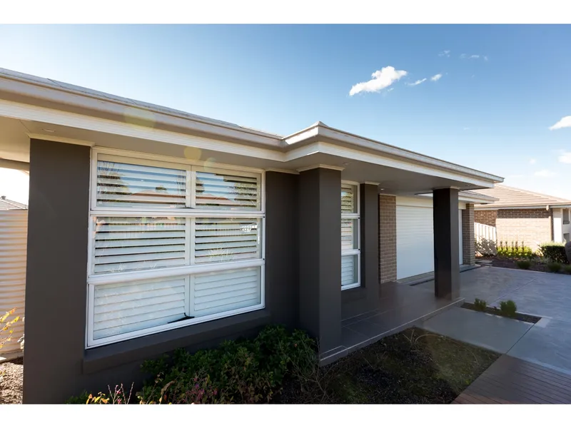 MODERN OPEN PLAN LIVING IN THE PERFECT LOCATION 