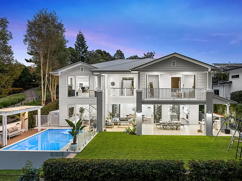 Hamptons on the 13th Green