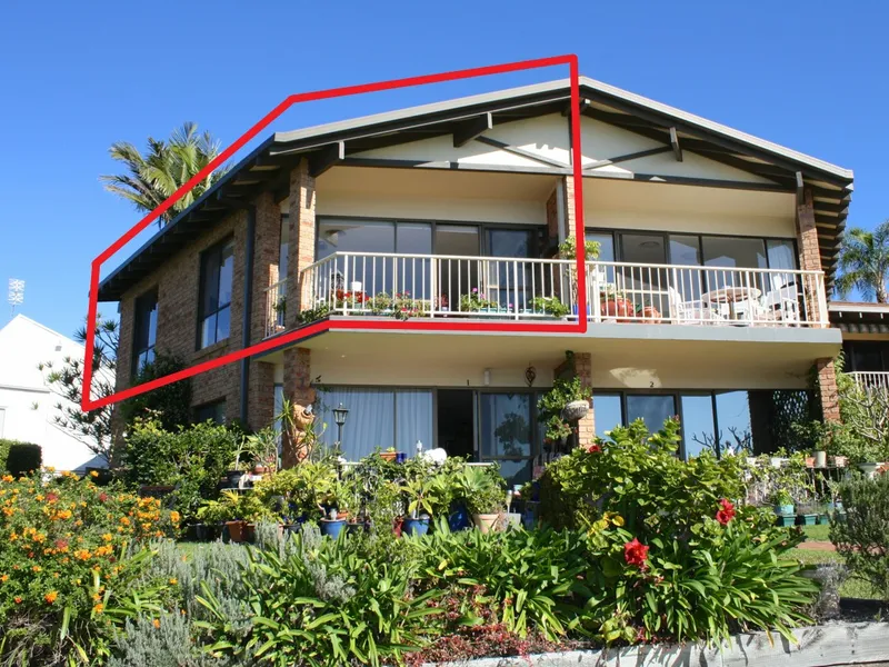 BREATHTAKING VIEWS OF THE LAKE