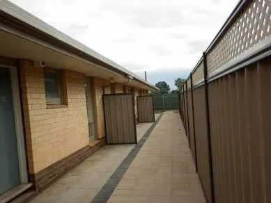 2 Bedroom Unit Close to Everything