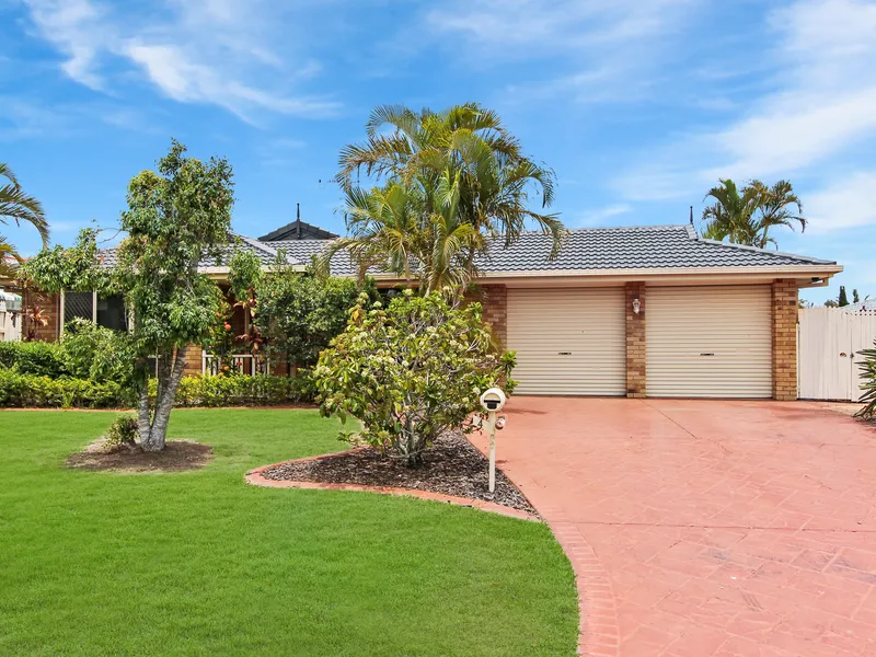 Four Bed Family with Pool