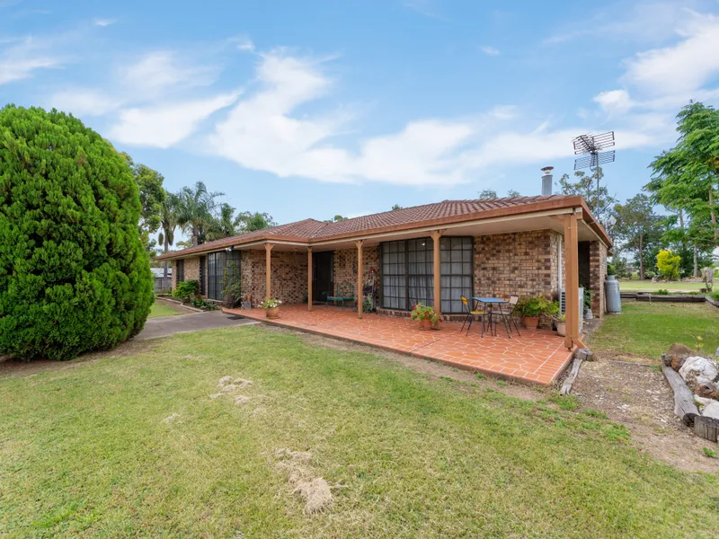 Beautiful country home on 4.2 acres minutes to Warwick CBD