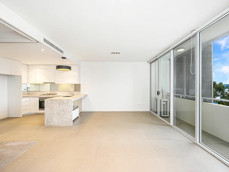 Light filled 1 bedroom apartment with water views