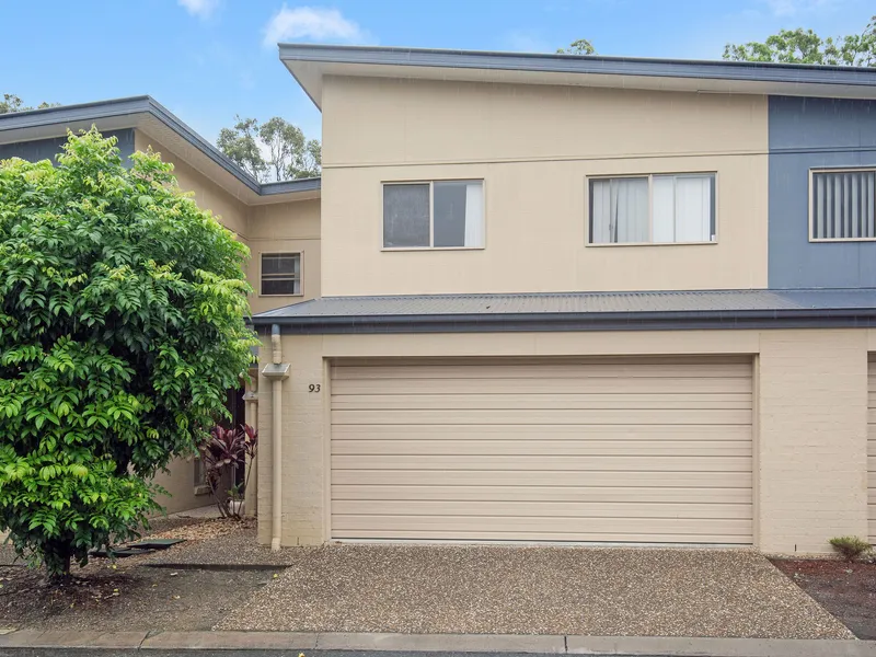 Extra large townhouse in sought after complex!