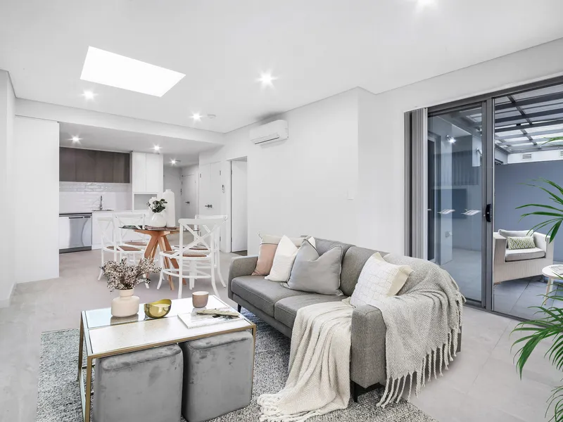 Stylish apartment located for extreme convenience