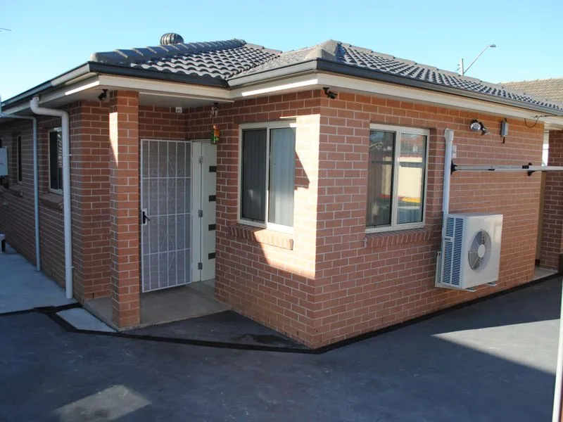 Near New Granny-flat OR HOUSE AND GRANNY FLAT FOR $825.00