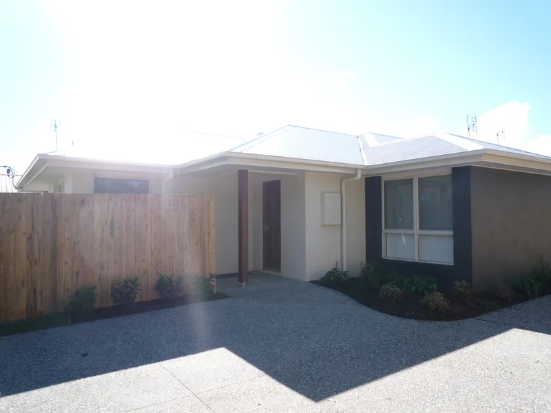 FAMILY SIZE DUPLEX IN THE HEART OF YANDINA!