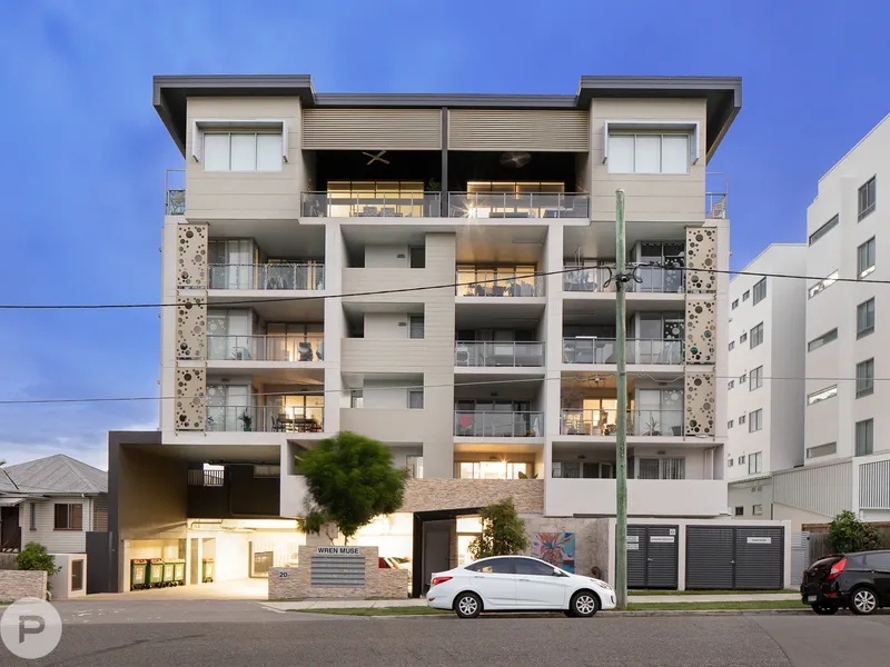 Spacious 3 Bedroom Apartment in Great Locale