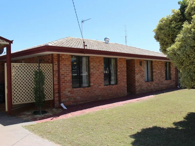 GREAT LOCATION, NEAT AS A PIN