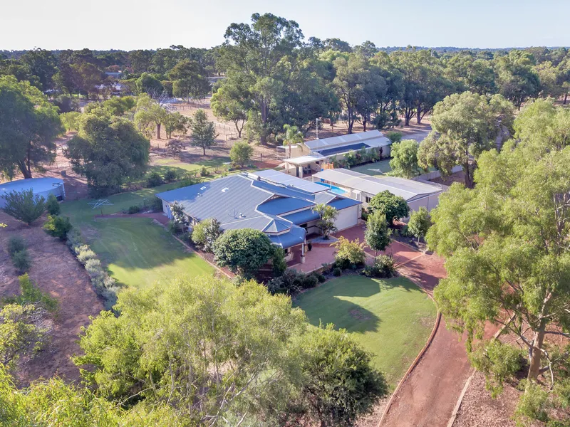LARGE MODERN FAMILY HOME + FULL SELF CONTAINED GRANNY FLAT ON 5 ACRES!!!