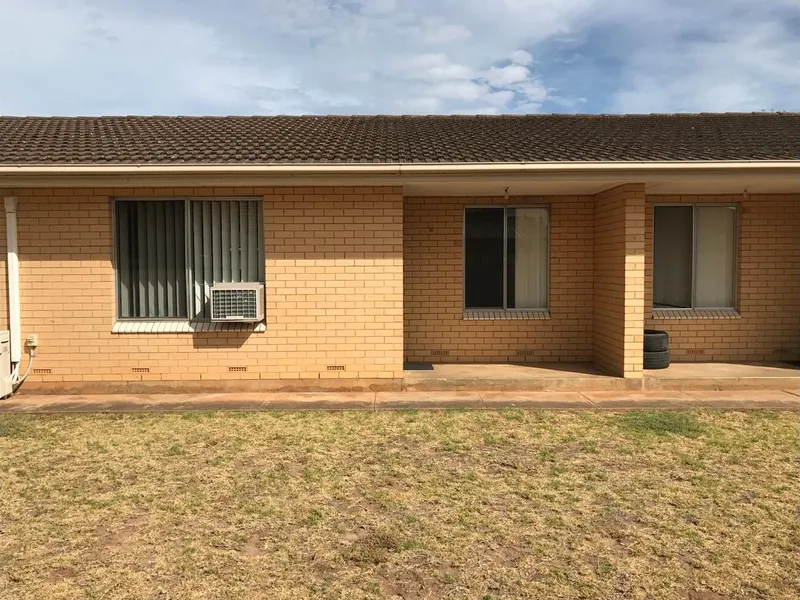 QUIET GROUP OF 3 IN CONVENIENT LOCATION!