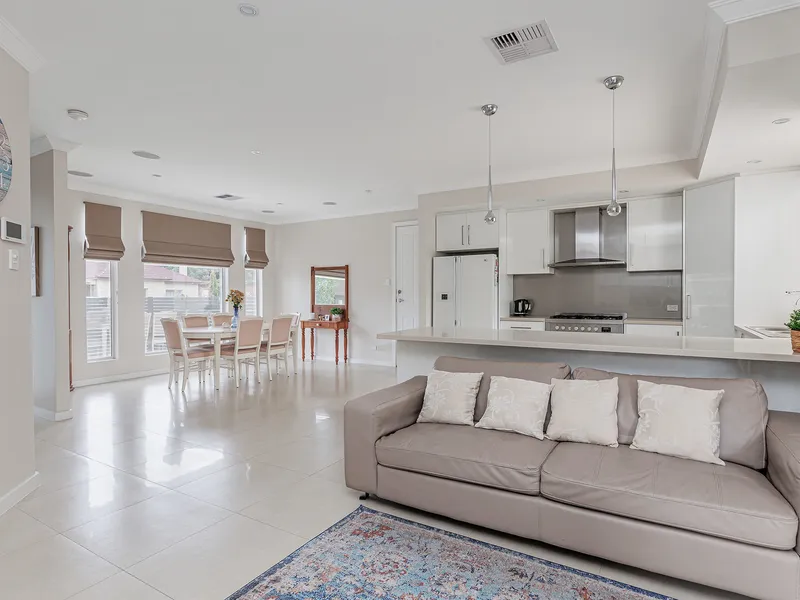 Fully Furnished - City Fringe & Low Maintenance