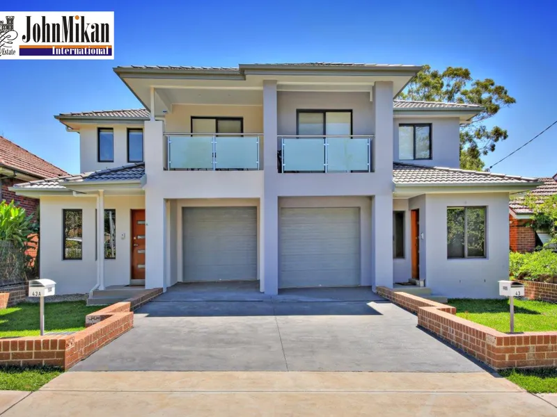 MODERN DUPLEX HOME - Open Sat 10.00 - 10.30 PM