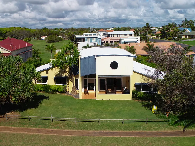 Brilliant ocean front with sensational sea views