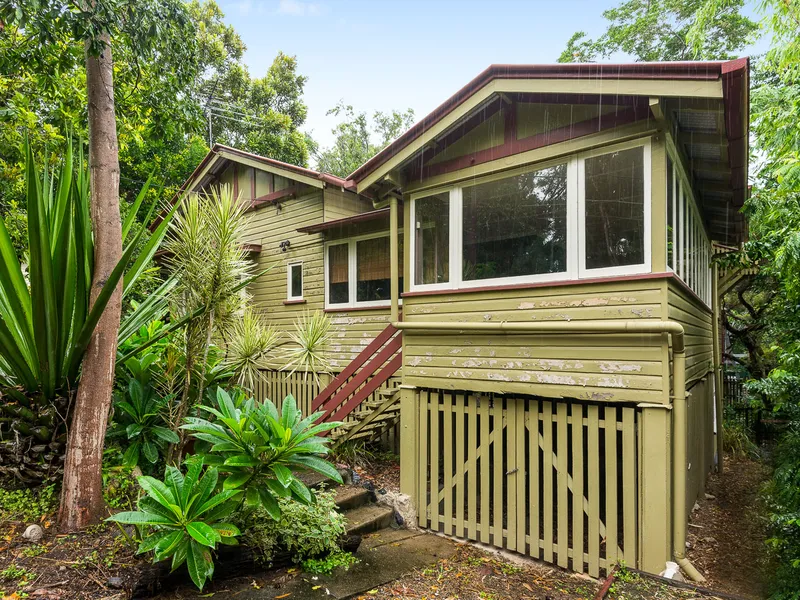 Fabulous Opportunity to Renovate or Build a New Family Home on a 603m2 block