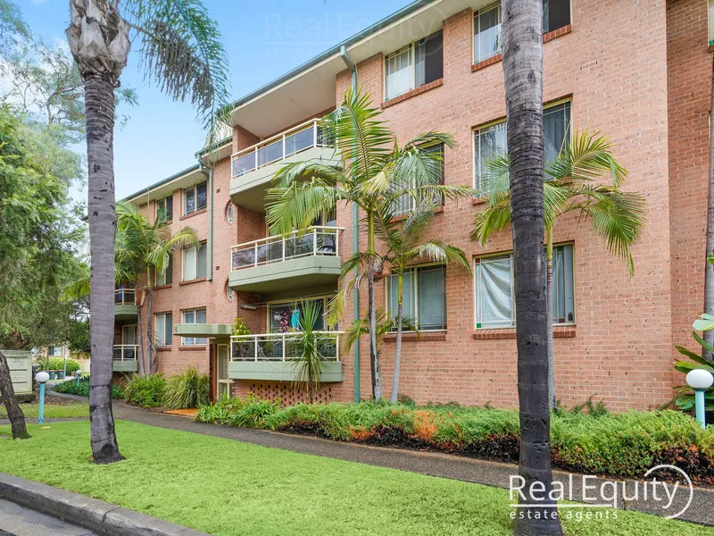 Neatly Presented in a Lakeside Location