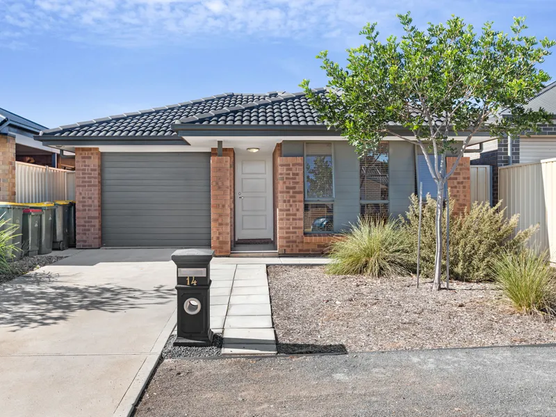 STYLISH 4 BEDROOM COURTYARD HOME !