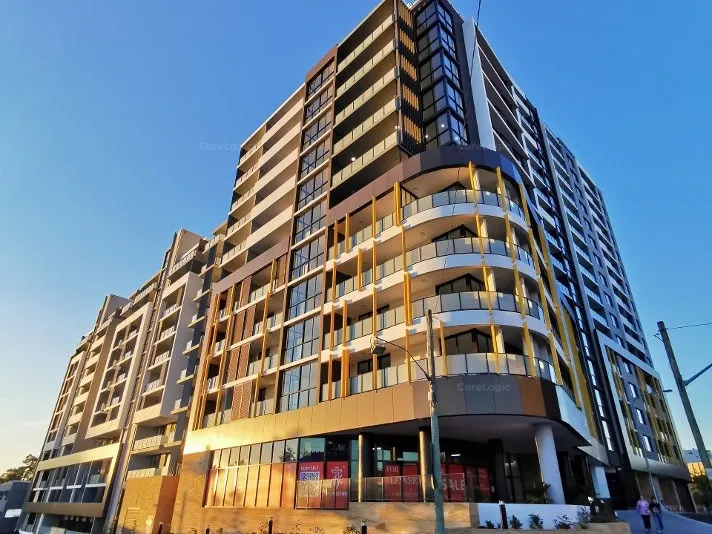 1 min walk to Hurstville station!! (Non furnished)