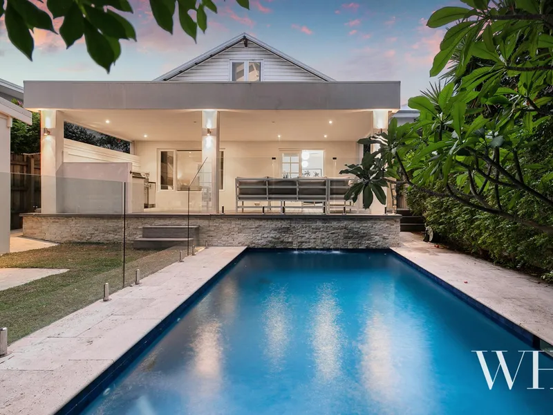 Flexible family living with pool