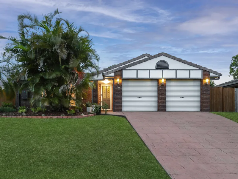 Renovated family home with a pool!