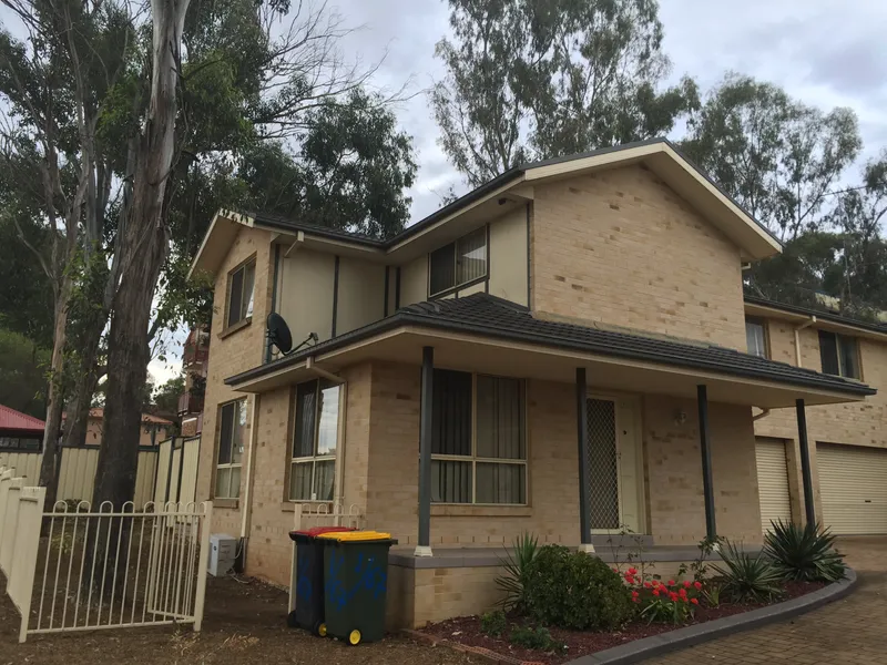 Spacious 3-bedroom townhouse! 