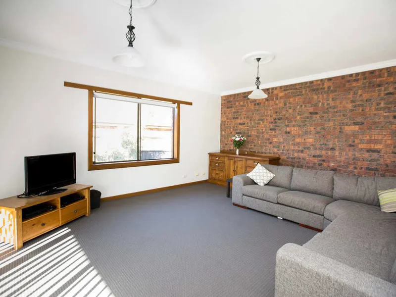 SPACIOUS FAMILY HOME CLOSE TO SCHOOLS