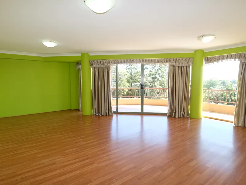 Highly Sought After Apartment In The Heart of Kingsford