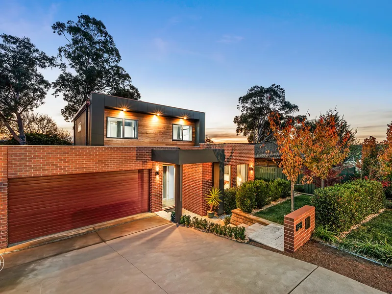 Luxurious Family Home with Views of the Valley