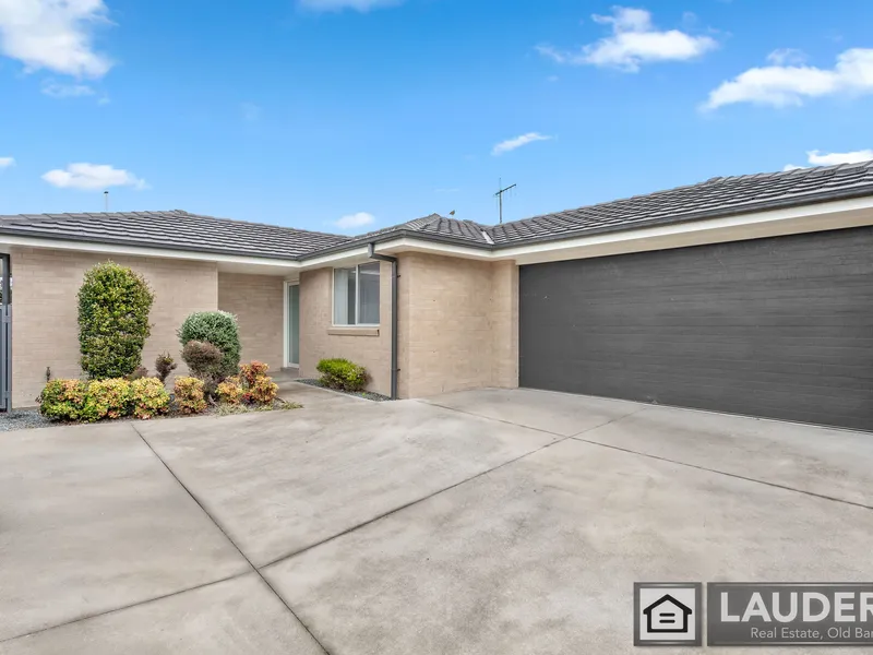 Freestanding, Spacious Duplex