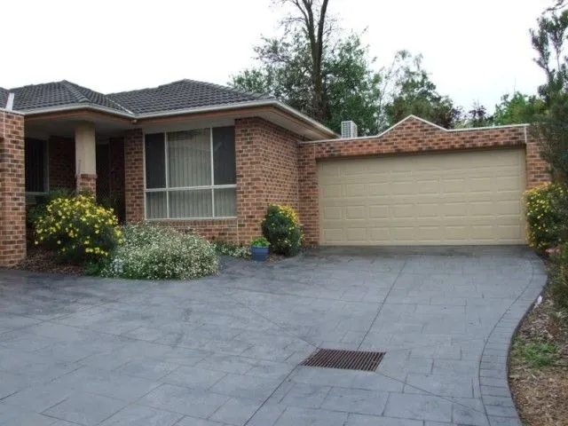 IMMACULATE AND MODERN THREE BEDROOM UNIT!!