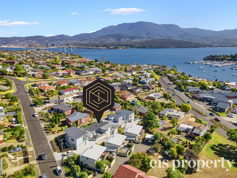 Prime location - 3 new town houses - ready to move into