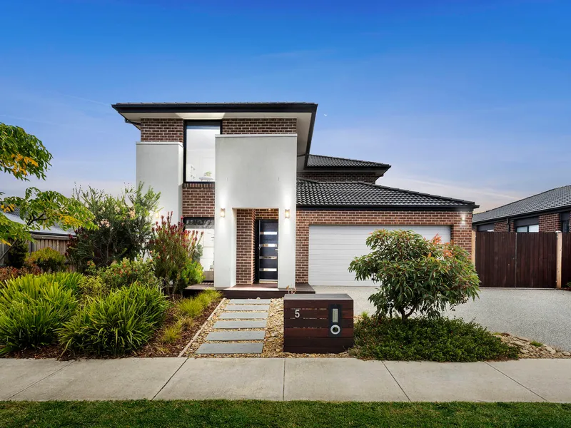 Modern Sophistication in Enviable Locale