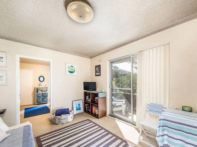 One Bedroom Beach Pad with Lock-up Garage