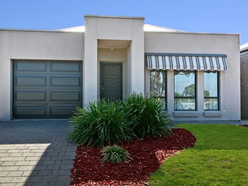 Hi, I'm a Gilles Plains Gem...