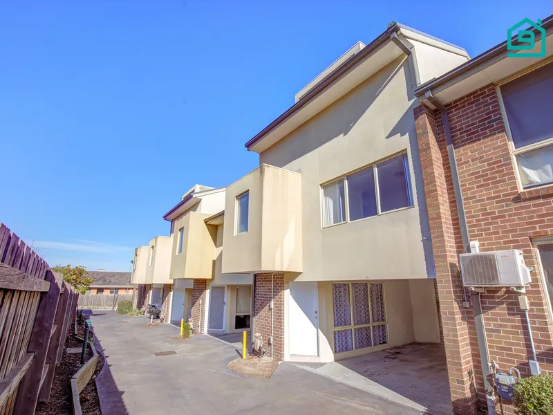 TRENDY TOWNHOUSE LIVING!