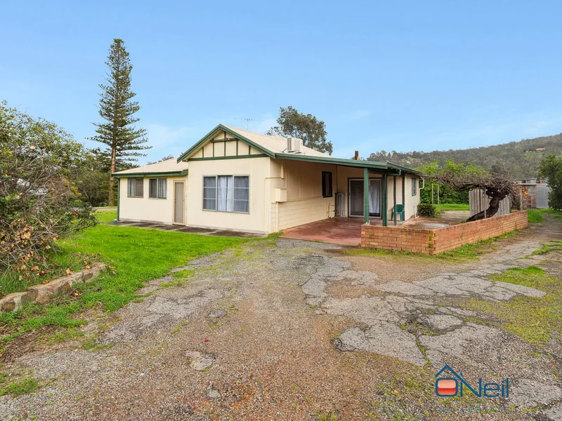 KELMSCOTT - 3x1 - CHARACTER CHARM