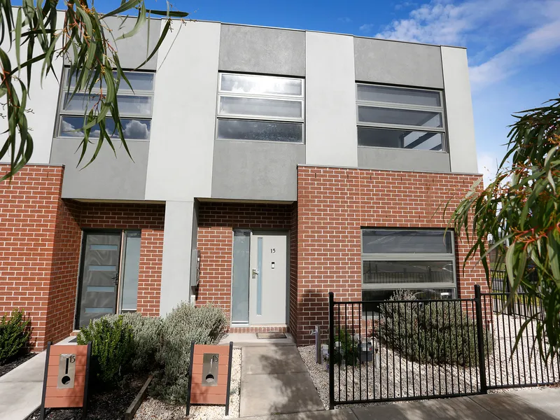 4-BEDROOMS, STUDY, 2 LIVING AREAS