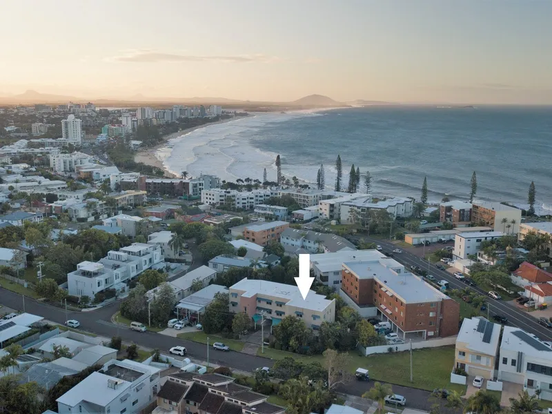 Minutes to the Beach in the 'Golden Triangle'