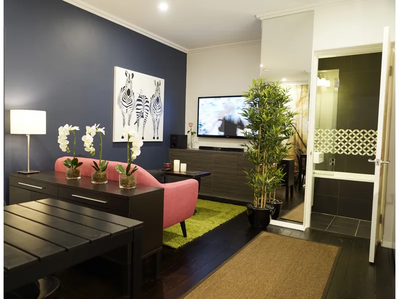 Gorgeous studio apartment renovated to the highest standard