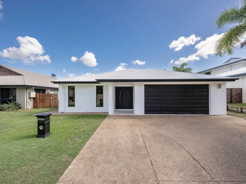 Stunning 4 Bedroom Home with theatre in Mount Louisa