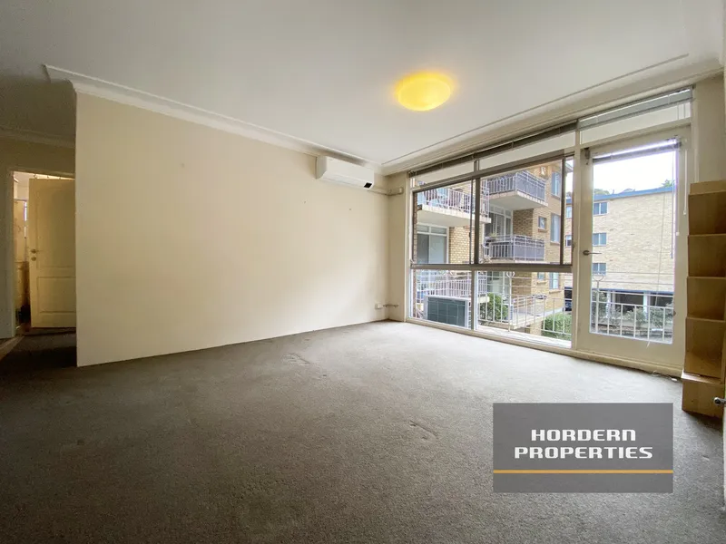 BRIGHT AND SPACIOUS ONE BEDROOM APARTMENT
