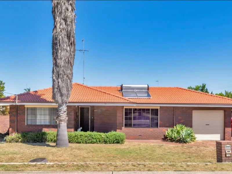 3 bedroom, 2 bathroom home on a big block in the central suburb of Dudley Park