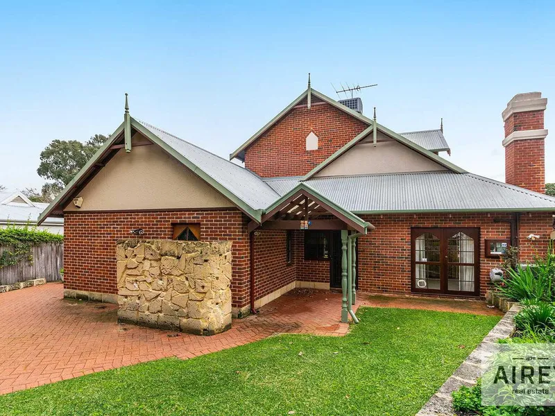Delightful Cottage feel- Four bedroom Four bathroom home