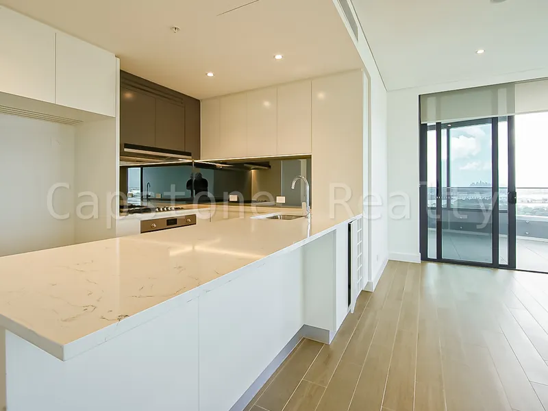 3 Bedroom and 1 study apartment Level 28 for Lease NOW!!