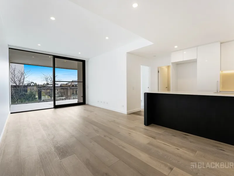 STUNNING RIVERSIDE APARTMENT