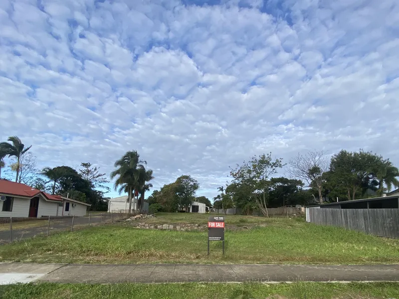 Builders Block, Center of Cooktown.
